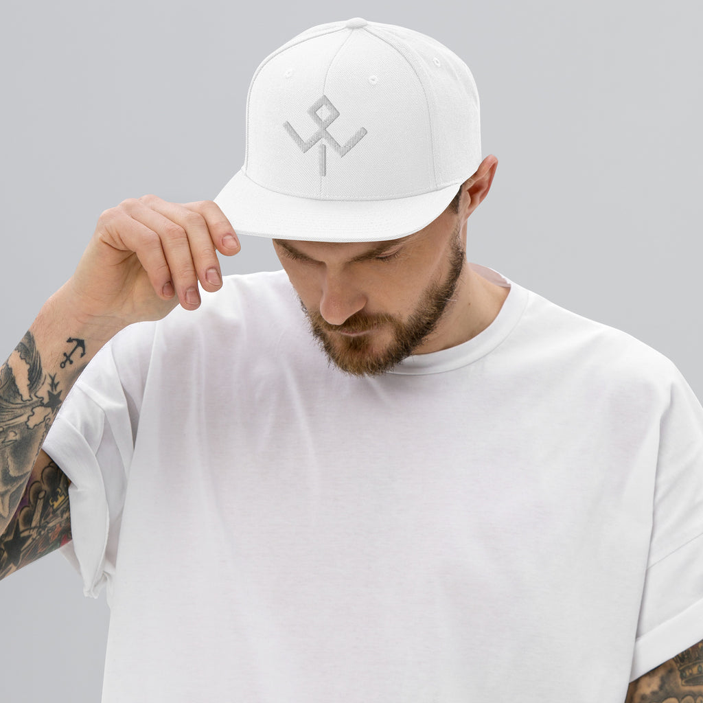 Wild Tribu — Gorra snapback en blanco, vista frontal