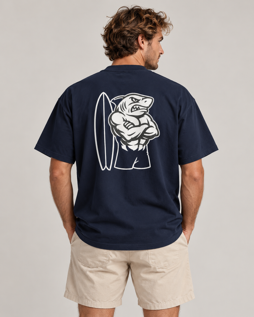 Guardián Ocean French Navy oversize, vista trasera sobre modelo hombre