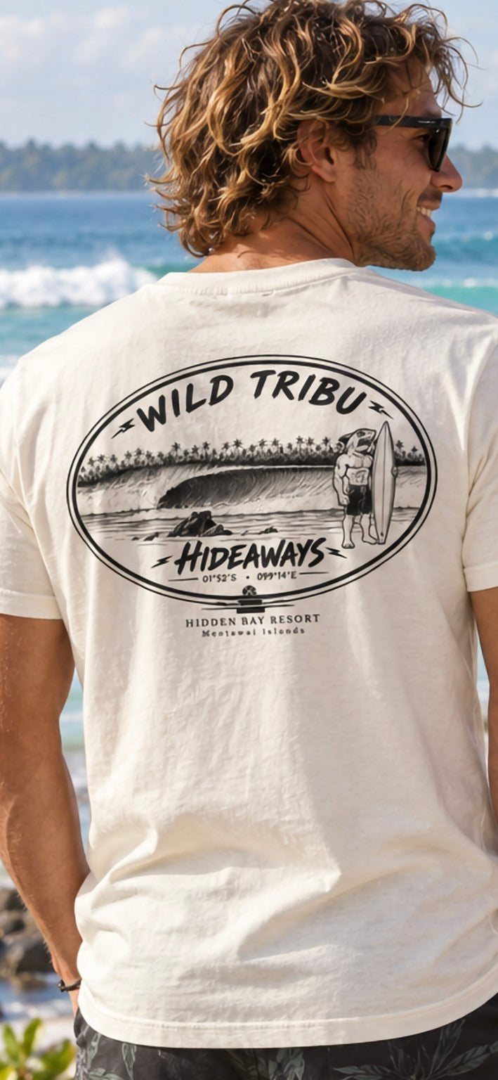 Camiseta Hideaways de Wild Tribu, vista trasera junto al mar