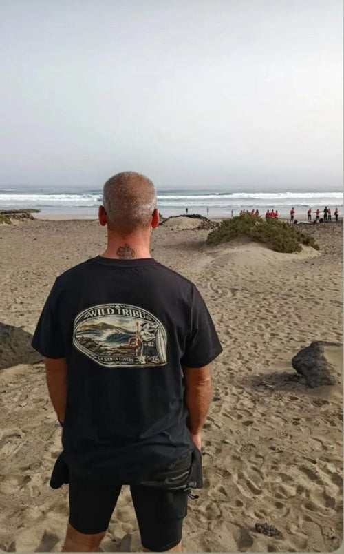 Camiseta orgánica La Santa Lovers | Surf Lanzarote – Wild Tribu