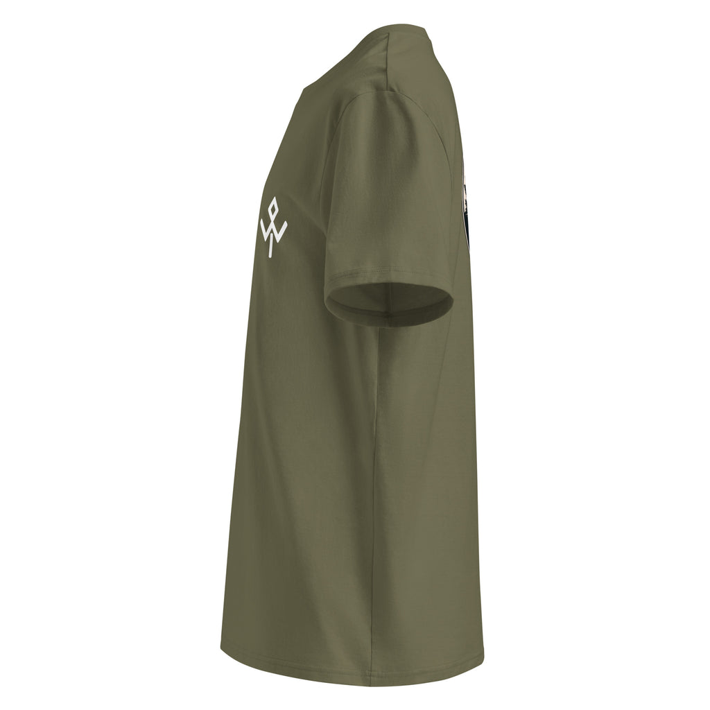 Camiseta orgánica Mentawai Hero de Wild Tribu en caqui, vista lateral izquierda.